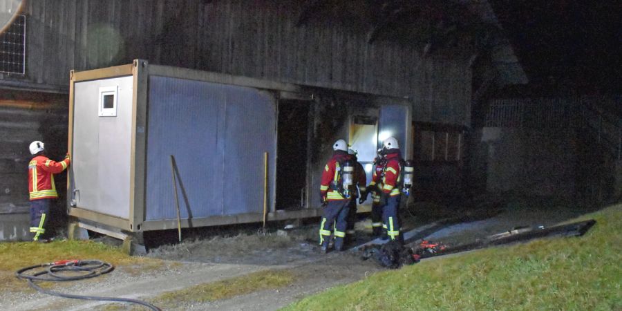 Brand eines Metallcontainers