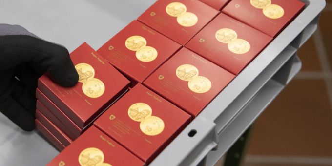 Swissmint feiert das 100-jährige Jubiläum des 100-Franken Goldvreneli mit einer Neuauflage. Goldvreneli Swissmint