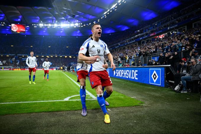 Miro Muheim befindet sich mit dem HSV auf Aufstiegskurs. Miro Muheim