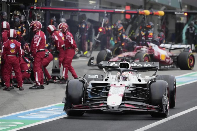 Max Verstappen im Einsatz beim GP von Japan in der Formel 1. Max Verstappen Formel 1