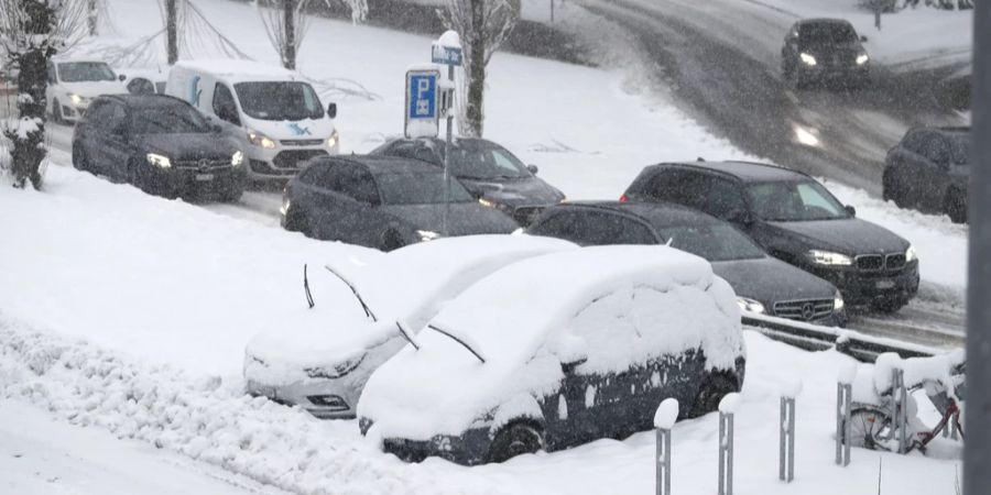 Schnee Auto Parkplatz