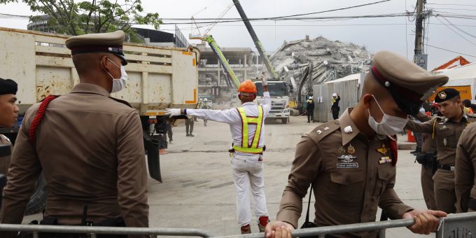 epa12000690 Thai police officers adjust the barricades to control entry to the site of a building collapse, following an earthquake in Bangkok, Thailand, 31 March 2025. At least 18 people were confirmed dead, 33 injured, and 78 remained missing in Bangkok, including at least 11 people who were killed after a 30-floor building collapsed due to tremors from the 7.7-magnitude earthquake that struck Myanmar, according to the Royal Thai Police. EPA/NARONG SANGNAK Search operations continue in Bangkok following building collapse