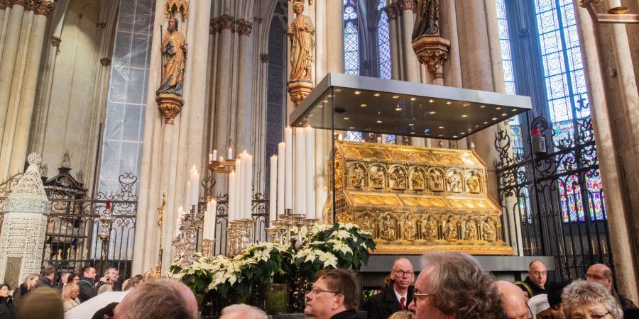 Die Öffnung des Schreins der Heiligen Drei Könige zieht jedes Jahr viele Gläubige an. (Archivbild)