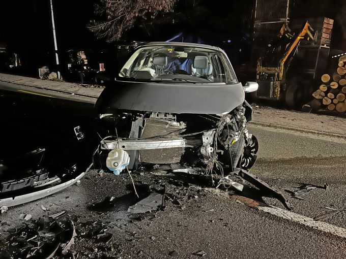 Beide Autofahrer blieben unverletzt. Autofahrer
