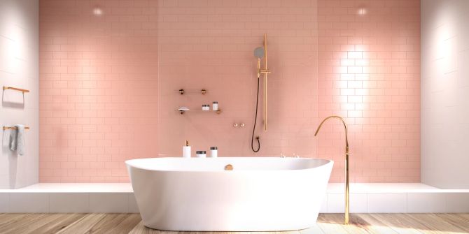 badezimmer mit rosa fliesen