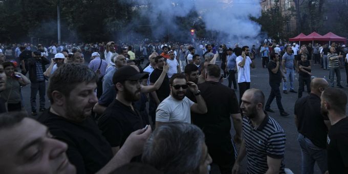 In Armenien kommt es zu Protesten mit Verletzten und Festnahmen. Armenien