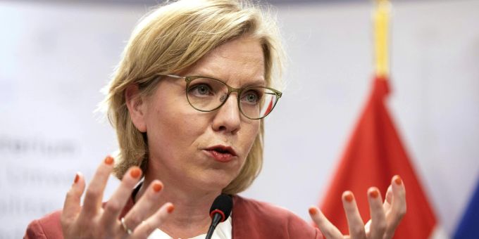 Klimaschutzministerin Leonore Gewessler ist in der Kritik: Sie «stellt sich über die Verfassung, weil sie es mit ihrer grünen Ideologie nicht vereinbaren kann, gesetzeskonform zu handeln.» Klimaschutzministerin Leonore Gewessler ist in der Kritik: Sie «stellt sich über die Verfassung, weil sie es mit ihrer grünen Ideologie nicht vereinbaren kann, gesetzeskonform zu handeln.»