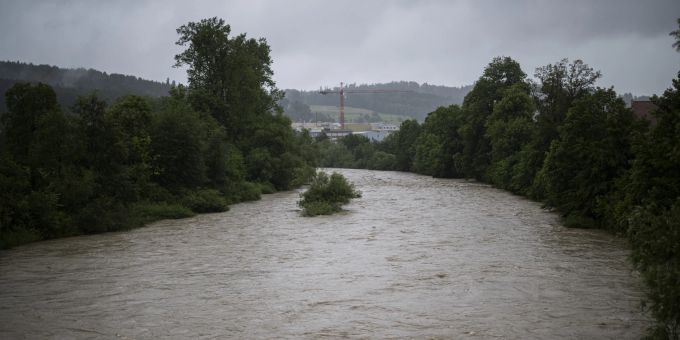 Die Thur bei hohem Pegelstand, aufgenommen am Freitag, 31. Mai 2024, in Bischofszell. Mehrere Gewaesser in der Ostschweiz fuehren wegen der starken Regenfaelle viel Wasser. Thur Pegel