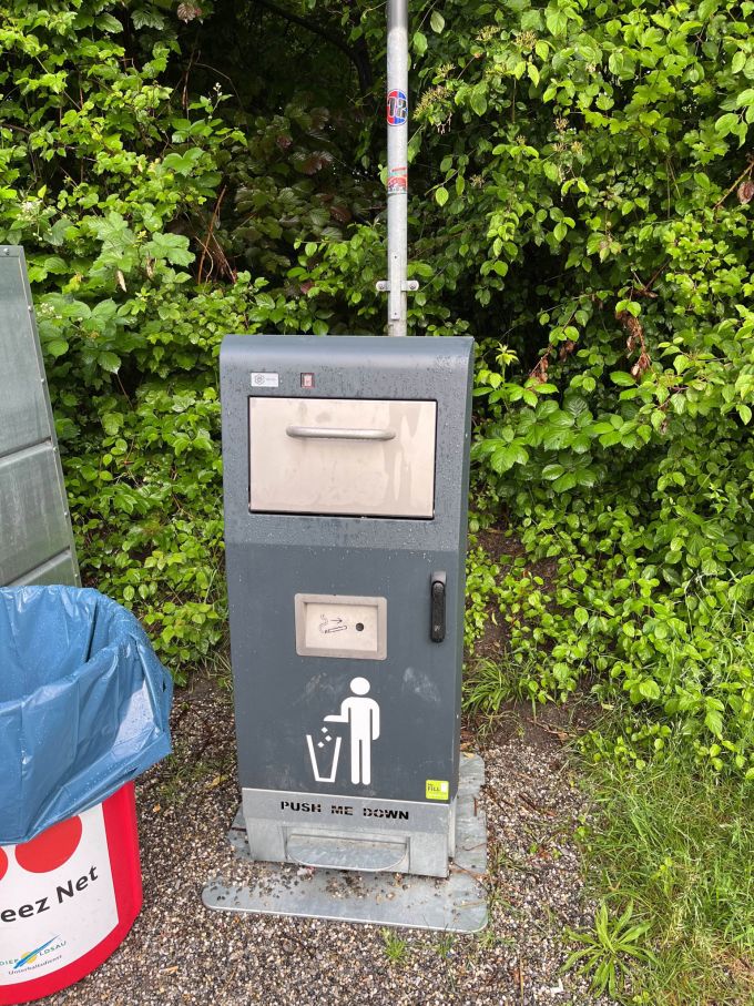 Die Täterschaft verursachte Sachschaden. Sachschaden