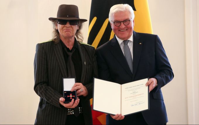 Unter anderem Panikrocker Udo Lindenberg wurde mit dem Bundesverdienstkreuz ausgezeichnet. (Archivbild) Udo Lindenberg Youtuber Bundesverdienstkreuz