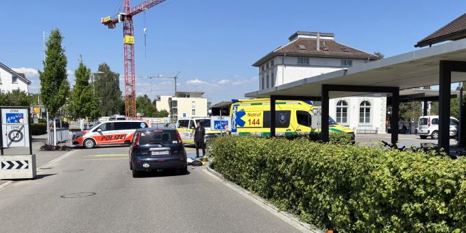 Kollision zwischen Velo und Auto in Bad Zurzach. Kollision in Bad Zurzach