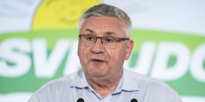 Andreas Glarner bleibt Präsident der SVP Aargau. andreas glarner