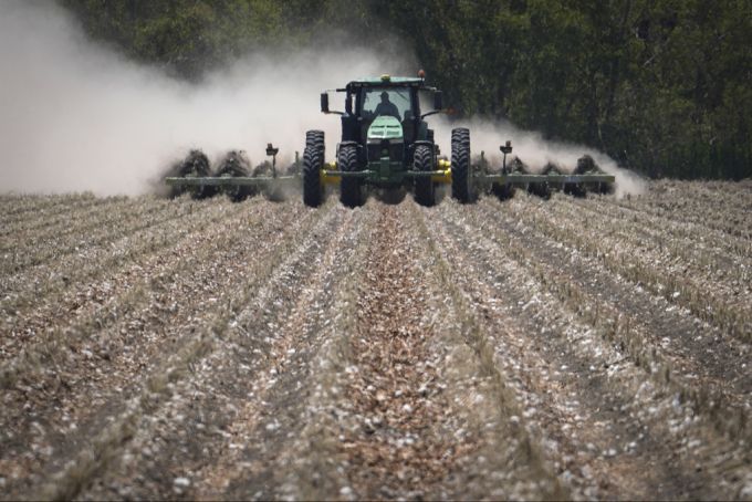 Farmer in den USA sind dringend auf die ausstehenden Wassermengen angewiesen. (Symbolbild) usa