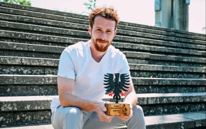 Serge Müller wird zum besten Spieler des FC Aarau gekürt. FC Aarau