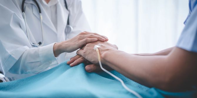 Spital-Mitarbeiterin Betrügerin Geld Patient