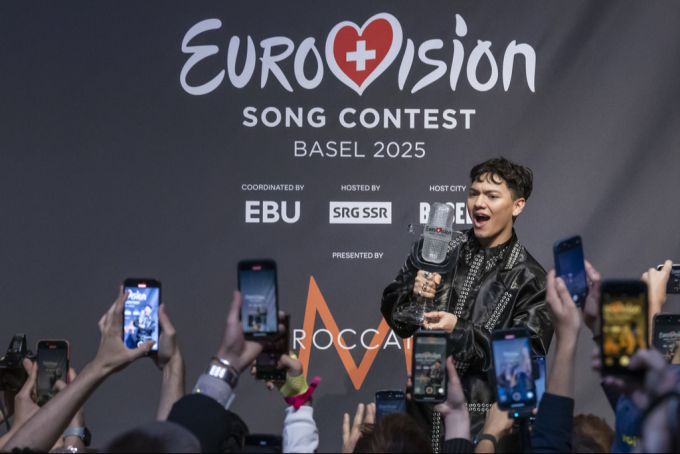 JJ nach seinem Sieg an der Pressekonferenz des Eurovision Song Contest 2025 in Basel. jj