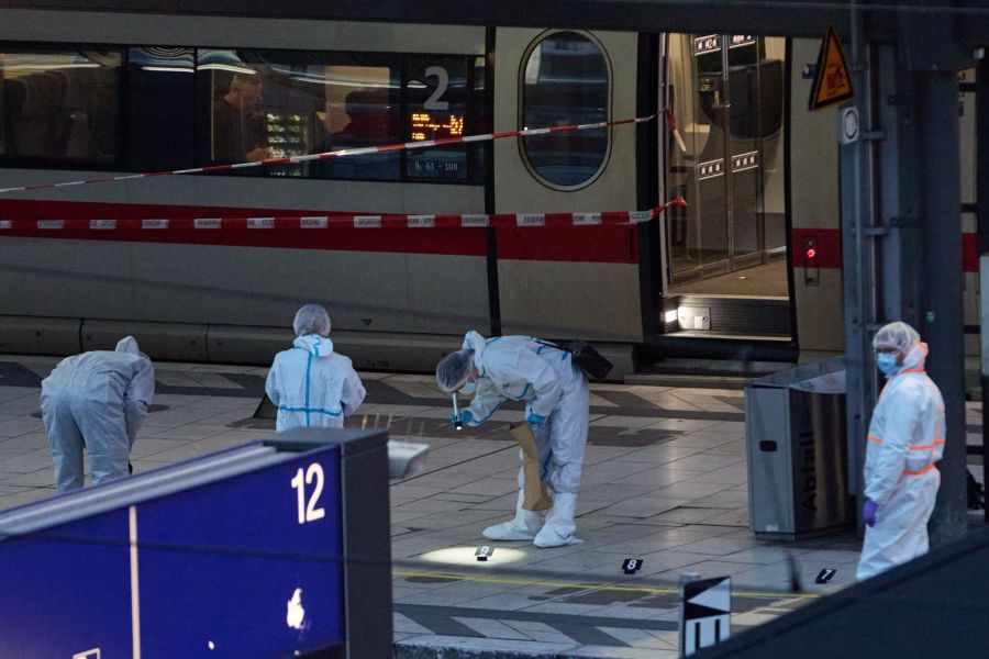 Am Hamburger Hauptbahnhof verletzte am Freitagabend eine Frau mehrere Menschen mit einem Messer.