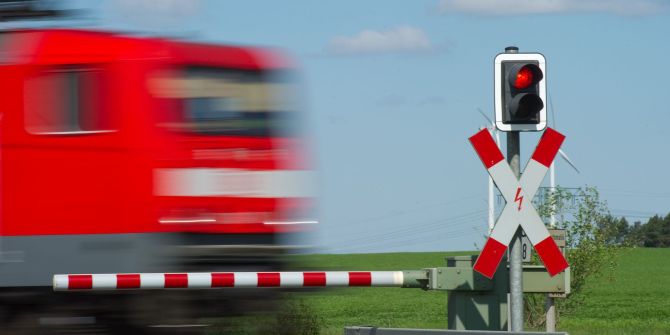 Zug Bahnübergang