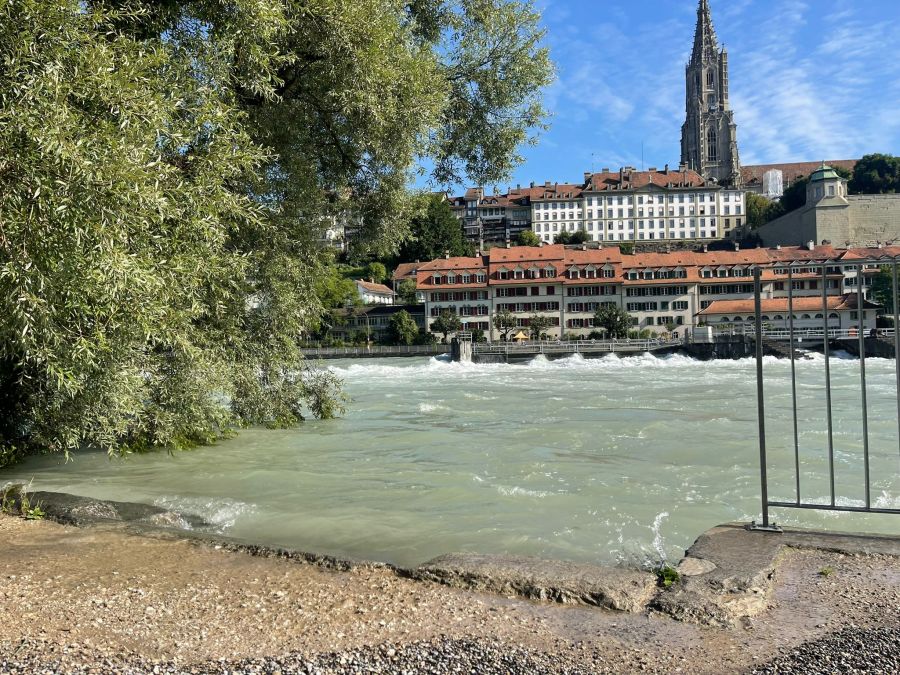 Auch im Schwellenmätteli in Bern läuft das Wasser schon über.