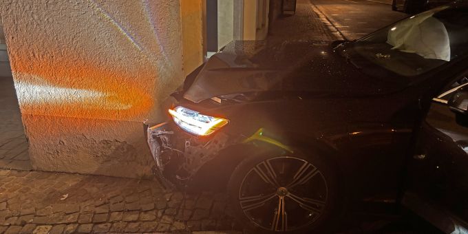 Die Fahrerin wurde beim Selbstunfall verletzt. Selbstunfall Frauenfeld