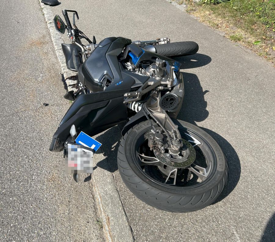 Bei einem Sturz in Möriken verletzte sich eine Lern-Fahrerin.