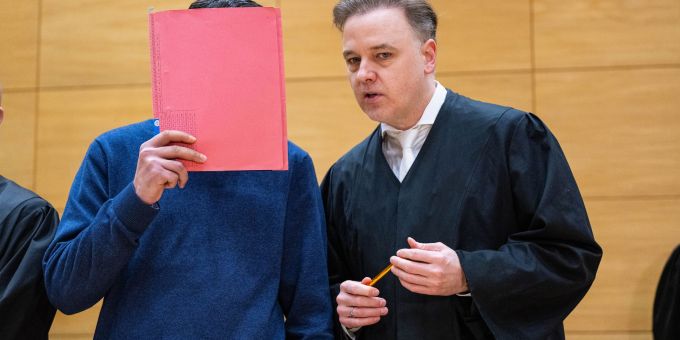 Gegen den 19-jährigen Angeklagten ist das Urteil ergangen (Archivbild) Urteil