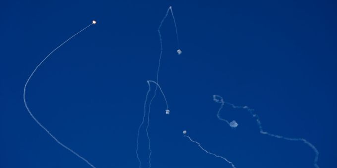 Pakistan meldet Zerstörung eines indischen Luftabwehrsystems durch Hyperschallraketen. Pakistan