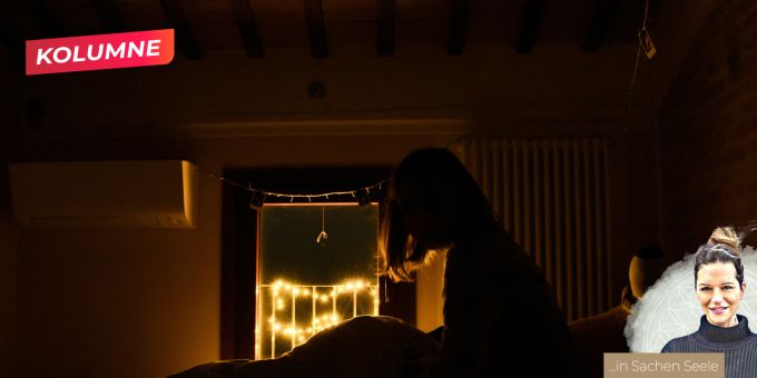 Wer sich stundenlang von einer Seite auf die andere wälzt und den Schlaf nicht findet, kennt ihn: diesen stillen, nächtlichen Horror, der sich durch den Körper frisst und die Seele zermürbt. Schlaflosigkeit