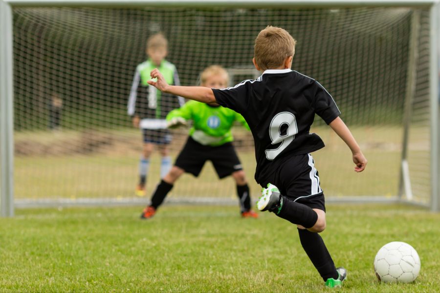 kinder beim fussball