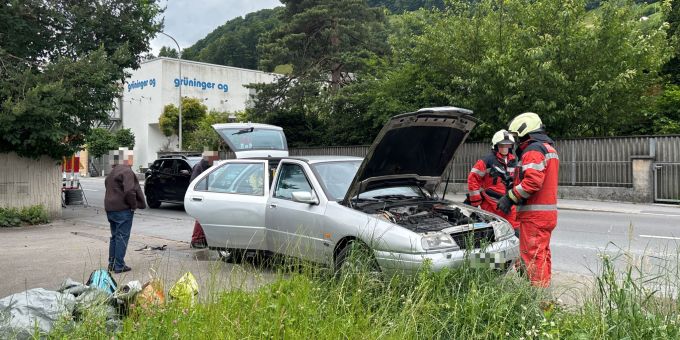 Mitlödi GL: Autofahrer bemerkt Brand im Kofferraum. Mitlödi GL