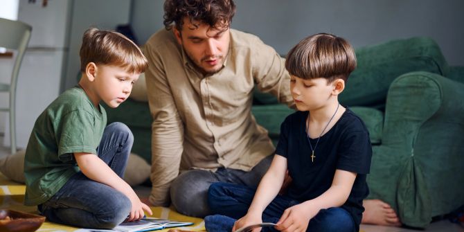 Vater mit Kindern