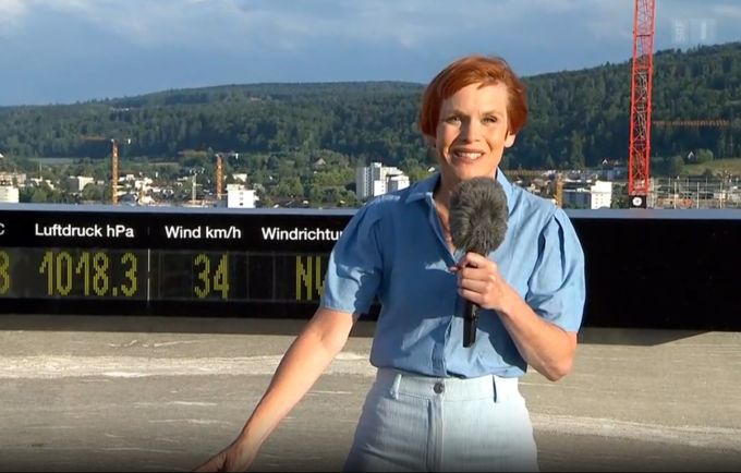 SRF: Sandra Boner kämpfte am Montagabend bei «Meteo» mit kräftigen Bisen. SRF