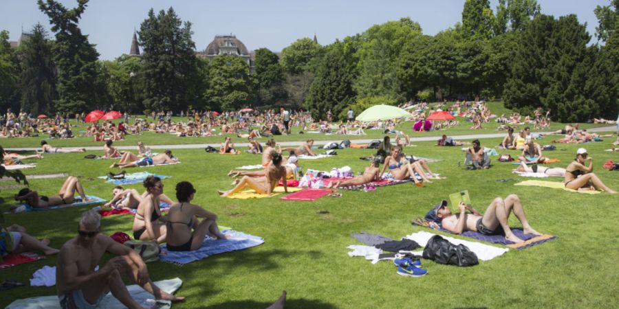 Winterthur setzt in diesem Sommer auf Gratis-Sonnencrème als Prävention gegen Hautkrebs. In Zürich scheiterte ein Vorstoss zum Thema im Parlament knapp. (Symbolbild)