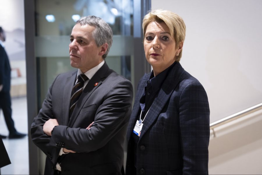 Ein Politologe rät ihr und der offiziellen Schweiz, sich zu wehren.