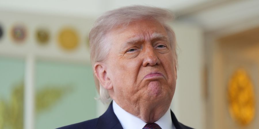 dpatopbilder - US-Präsident Donald Trump spricht vor dem Oval Office des Weißen Hauses. Foto: Alex Brandon/AP/dpa