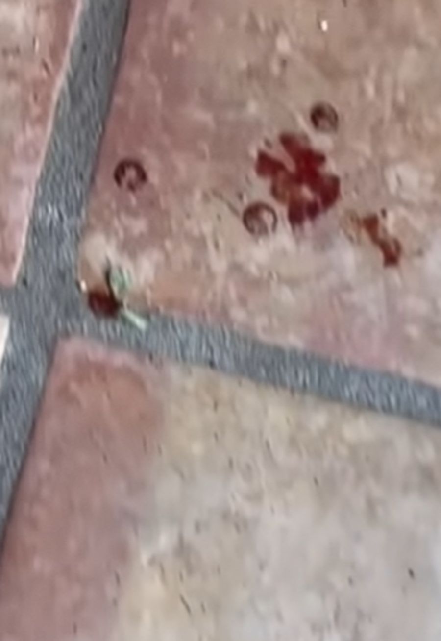 Vor Nancys Tür deuten Blutspuren auf ein mögliches Verbrechen hin.