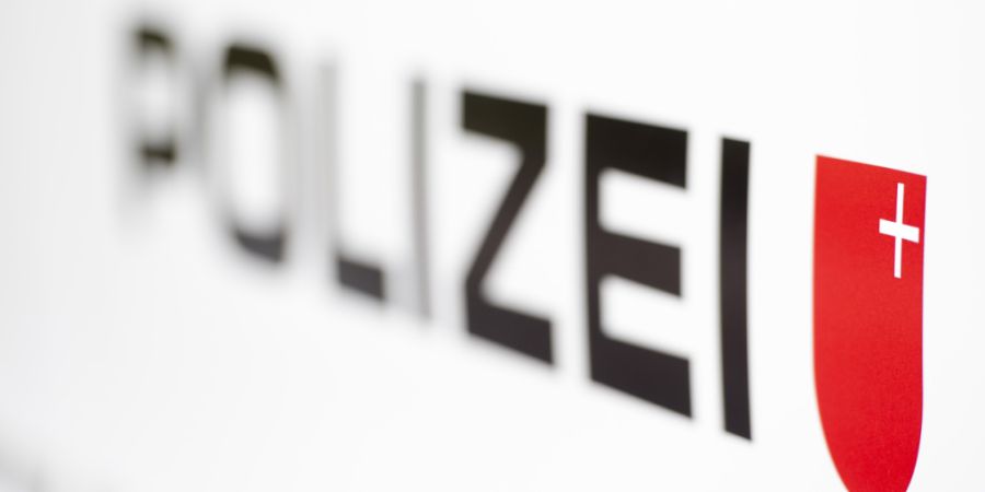 Bei einem Selbstunfall in Steinen SZ hat sich am Montag ein Rollerfahrer erheblich verletzt. (Symbolbild)