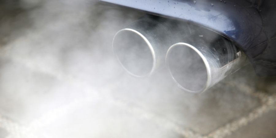 Unter anderem durch mehrmalige Gasstösse signalisierte der Junglenker, dass er mit dem anderen Automobilisten ein Rennen austragen wollte.