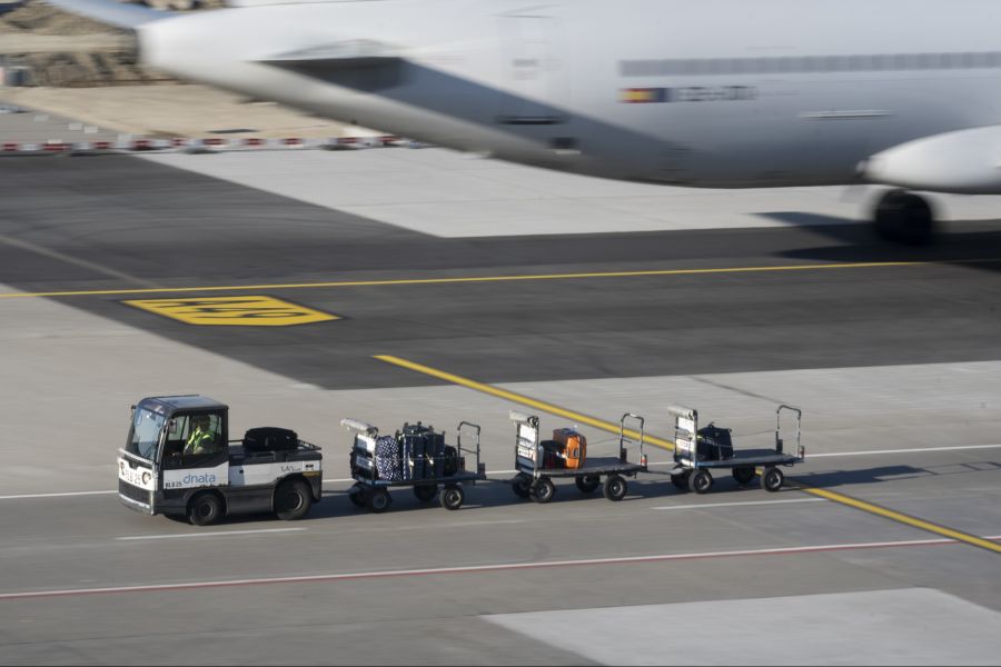Dabei sind die Roboter für das Gepäck der Passagiere auf dem Rollfeld zuständig.