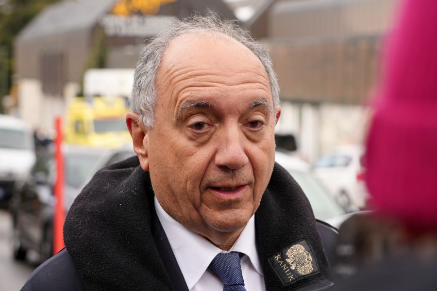 Italien soll für die entsprechenden Spitalkosten aufkommen – der italienische Botschafter Gian Lorenzo Cornado kritisiert dies scharf.