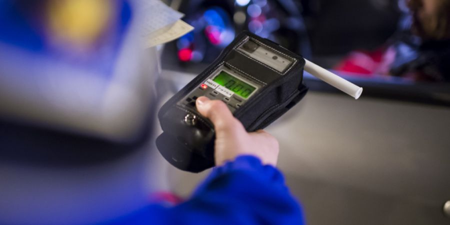 Der Kanton Freiburg sprach 2025 im Strassenverkehr 10 Prozent mehr Administrativmassnahmen aus als noch im Vorjahr. (Symbolbild)