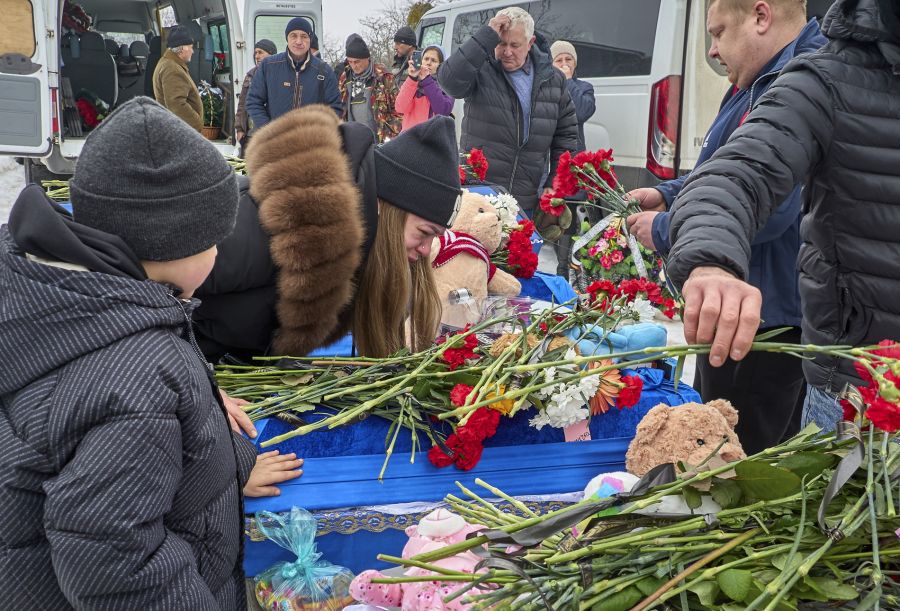 Dabei kommt es auch immer wieder zu Todesopfern in der ukrainischen Zivilbevölkerung. Auch Kinder sind darunter.