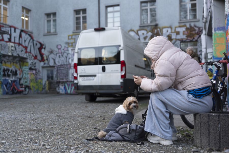 In der Schweiz waren 2024 1,45 Millionen Menschen von Armut betroffen oder bedroht.