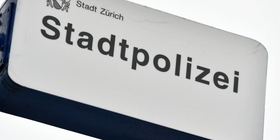 In Zürich sind fünf Personen bei einem Verkehrsunfall teils schwer verletzt worden. Im Vordergrund steht ein mögliches Raserdelikt. (Archivbild)