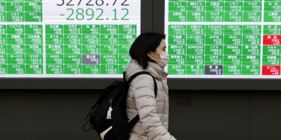 Durch den Krieg im Iran gerieten die Börsen weltweit zuletzt in starke Turbulenzen. Nach einem Interview mit dem US-Präsidenten drehen Asiens Märkte ins Plus. (Archivbild)
