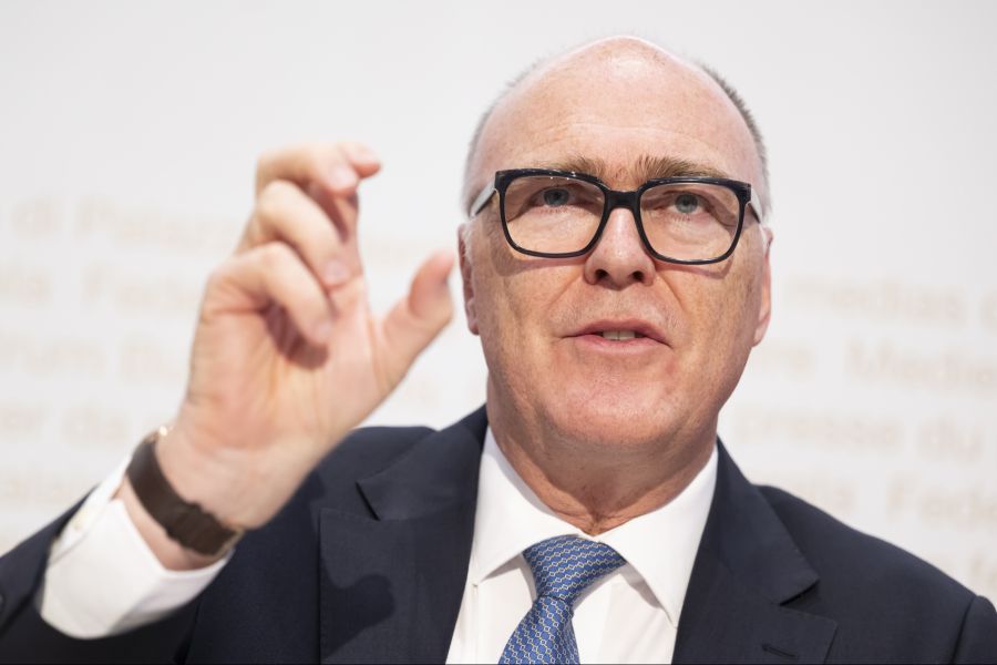 Der Mitte-Bundesrat will mit einer Erhöhung der Mehrwertsteuer um 0,8 Prozentpunkte 31 Milliarden Franken für die Aufrüstung der Armee einnehmen.