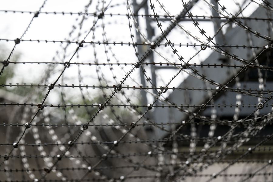 Die gewöhnliche Distanz zu verurteilten Straftätern ist deshalb oft nicht möglich. Sie brauchen beispielsweise Unterstützung bei einfach Alltagsaufgaben.