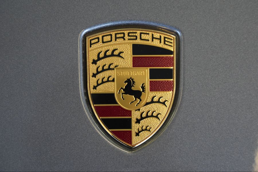 In seiner Freizeit ist Ternus mit seinem Porsche auf der Rennstrecke anzutreffen.