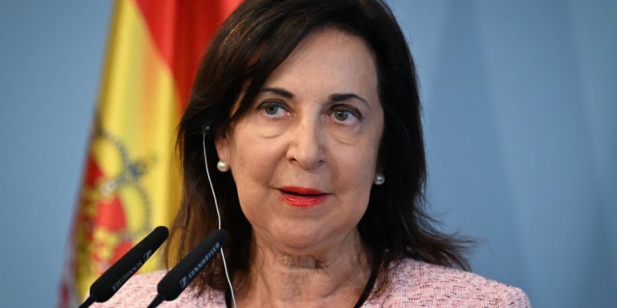 ARCHIV - Die spanische Verteidigungsministerin Margarita Robles spricht während der gemeinsam Pressekonferenz mit dem deutschen Verteidigungsminister Pistorius. Foto: Soeren Stache/dpa