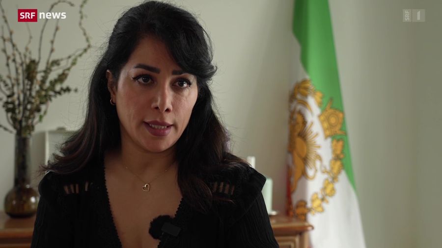 Exil-Iranerin Azadeh Sadri engagiert sich in der Schweiz gegen das Regime in Teheran – und berichtet von Drohungen nach Protestaktionen.